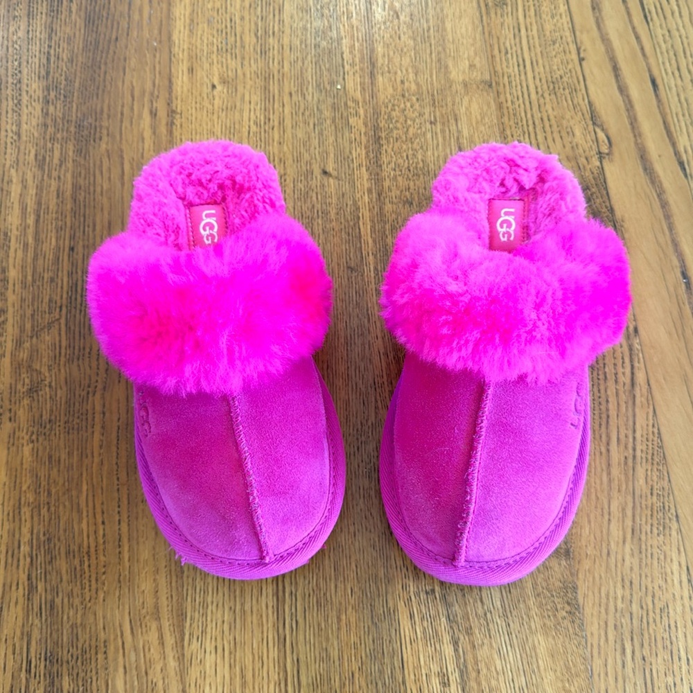 UGG SLIPPERS